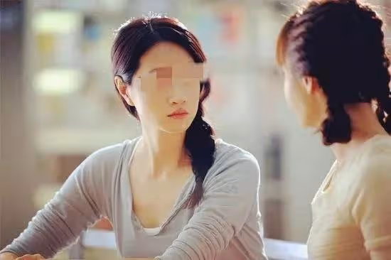 二婚老婆和前妻打了一架，保住了我的命，出院後我上交了所有財產