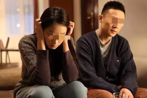 二婚老婆和前妻打了一架，保住了我的命，出院後我上交了所有財產