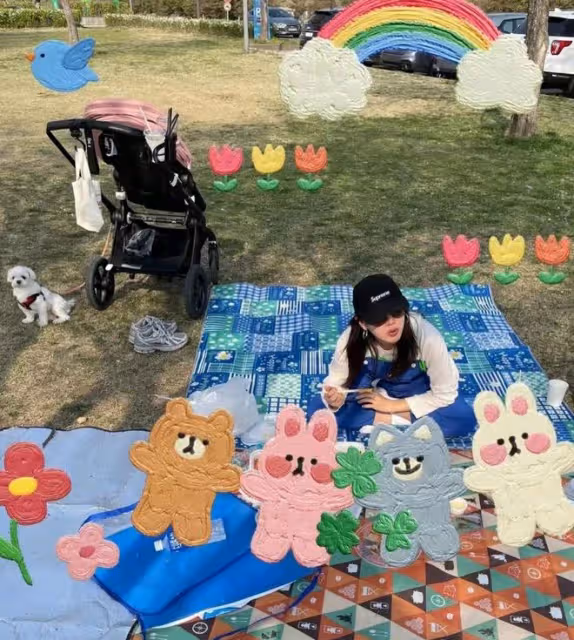 玄彬孫藝珍一家3口罕同框，1歲兒子像爸爸，開5萬小車好拉風！