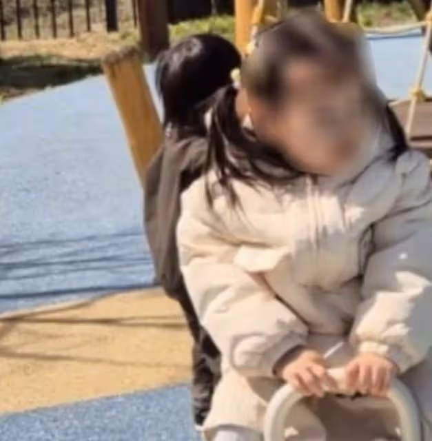 玄彬孫藝珍一家3口罕同框，1歲兒子像爸爸，開5萬小車好拉風！