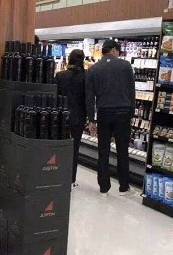 玄彬孫藝珍一家3口罕同框，1歲兒子像爸爸，開5萬小車好拉風！