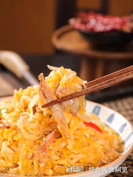 愛上美食,如何做東北炒酸菜更好吃呢?