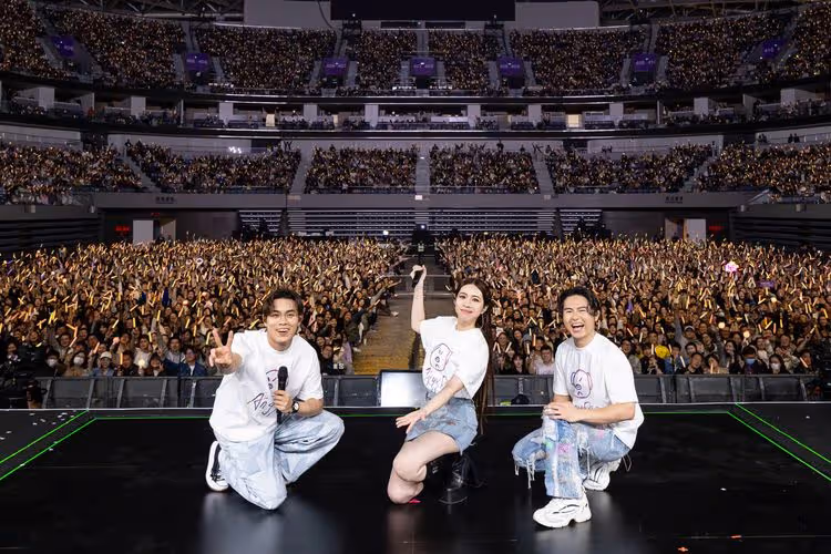 告五人演唱會遇歌迷求婚　台上開唱求婚神曲神助攻