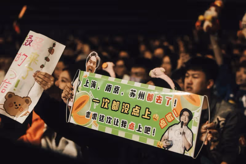 告五人演唱會遇歌迷求婚　台上開唱求婚神曲神助攻