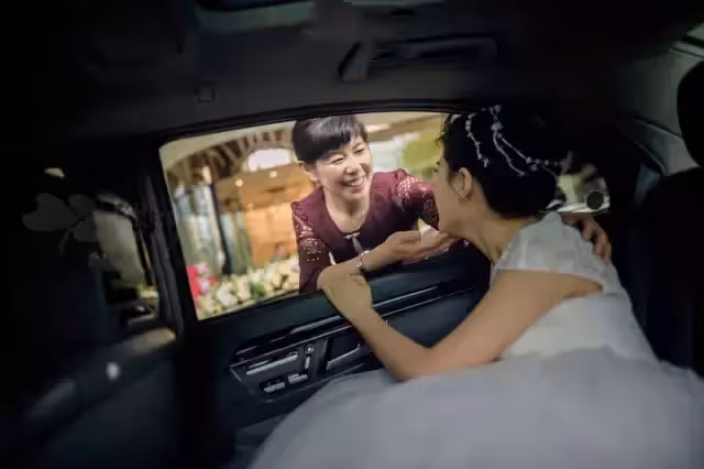 先給了18萬!婚禮當天 「新娘還要9萬下車費」高傲嗆:婚姻才能長久!男子暴怒扔下她:「帶著你的親戚,現在就滾回去」…