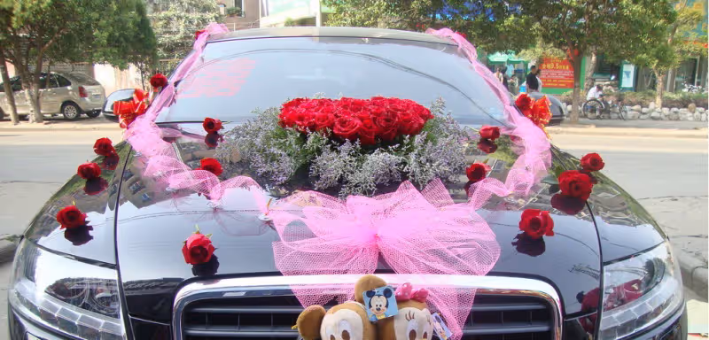 先給了18萬!婚禮當天 「新娘還要9萬下車費」高傲嗆:婚姻才能長久!男子暴怒扔下她:「帶著你的親戚,現在就滾回去」…