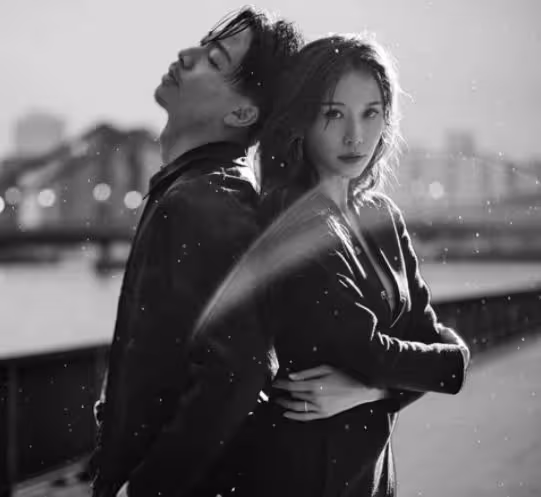 林志玲與老公合體秀恩愛,穿V領秀事業線,狀態不輸少女