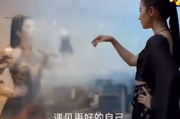 劉亦菲代言遊戲,女戰士造型火辣十足,細腰長腿盡顯芭比身材