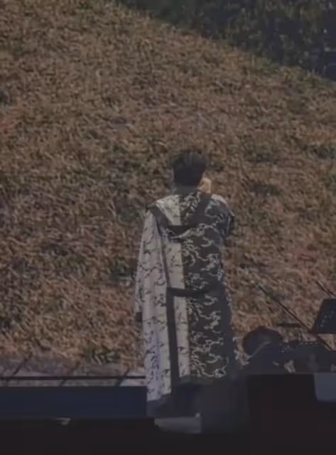 陳奕迅南京演唱會因不滿觀眾豎中指而背對觀眾演唱，觀眾大呼退票