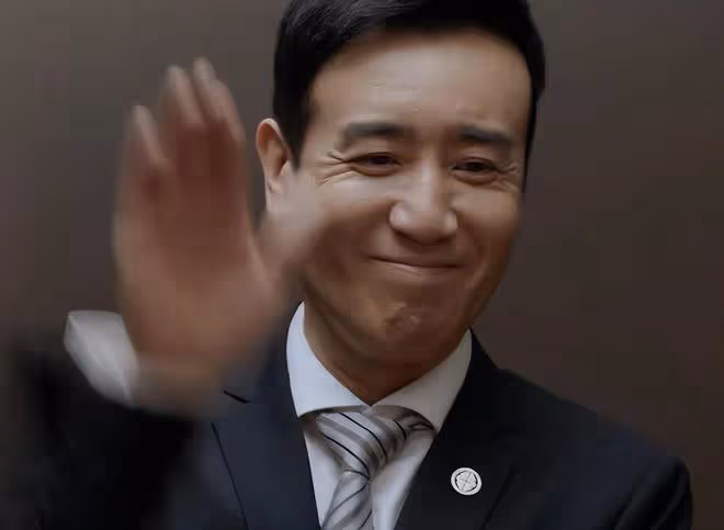 52歲於和偉和小22歲隆妮演情人，吻戲引熱議：演父女都不為過