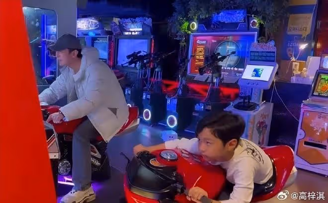 高梓淇罕曬與兒子合照，公開感謝前妻蔡琳，6歲禮物長得像媽媽