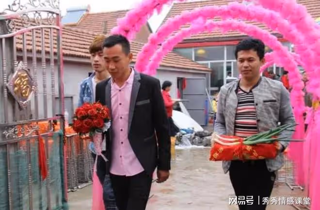 光棍三叔娶媳婦,全村十戶去了九戶半,院子裡的人都站不下了
