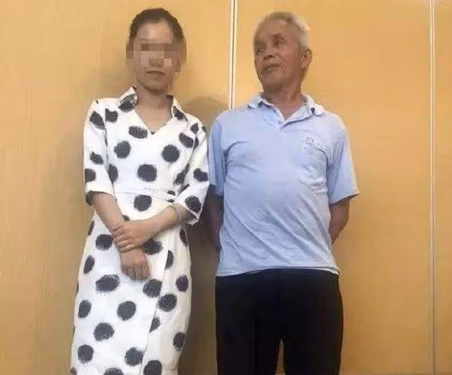 49歲大叔娶19歲少女，生下15個孩子，因為家貧成了旅遊景點