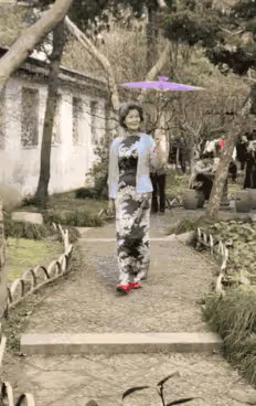 72歲奶奶穿旗袍走秀,不懼年齡活出精彩,美得讓人驚嘆