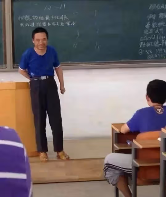 14歲上北大,甘願當講師,衣著邋遢吃飯舔盤子,他卻被奉為男神