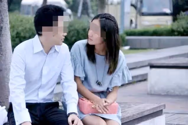 我爸養小三,我媽賭氣嫁了一個小8歲的大小伙,沒想到還超幸福