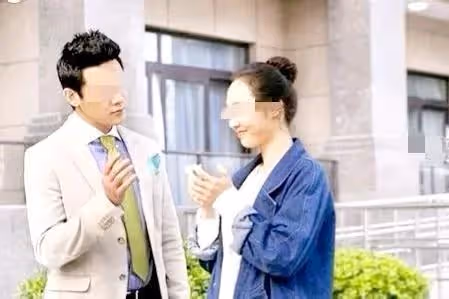 我爸養小三，我媽賭氣嫁了一個小8歲的大小伙，沒想到還超幸福