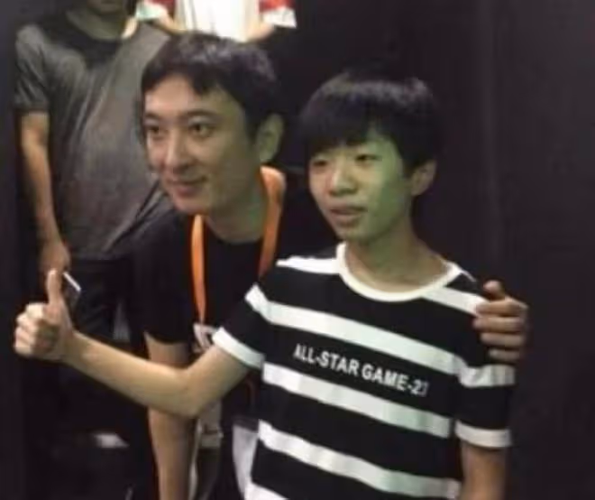 12歲少年迷戀打遊戲,輟學後專職做遊戲主播,結果悲催了