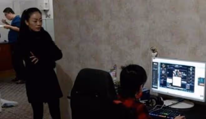 12歲少年迷戀打遊戲,輟學後專職做遊戲主播,結果悲催了