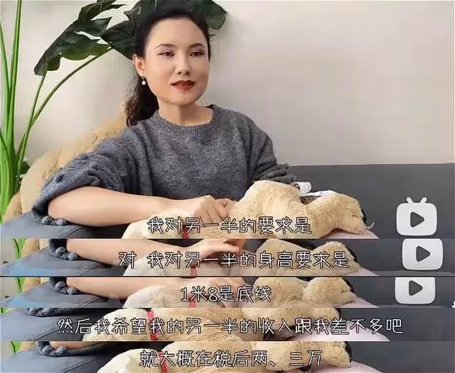 29歲單親媽媽網上徵婚被網暴,她回應:你們罵我是因為嫉妒我