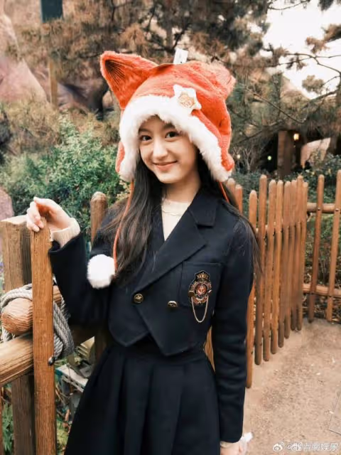 時隔7年！讓王一博變女兒傻瓜的女孩又和他合作！長大撞臉金智媛
