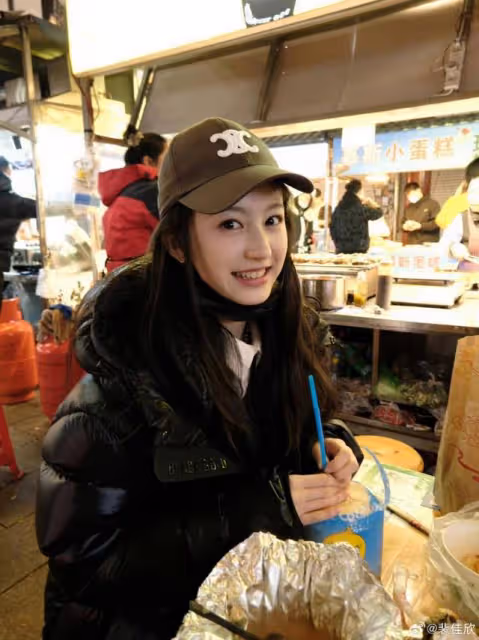 時隔7年！讓王一博變女兒傻瓜的女孩又和他合作！長大撞臉金智媛