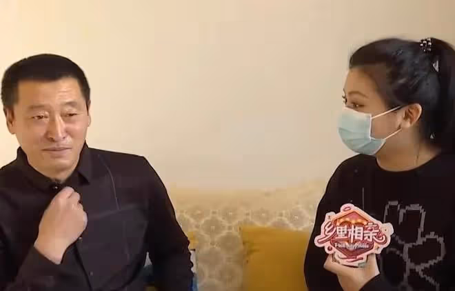 大媽來相親，說好不在乎物質，可一見面提出5萬彩禮，紅娘很尷尬