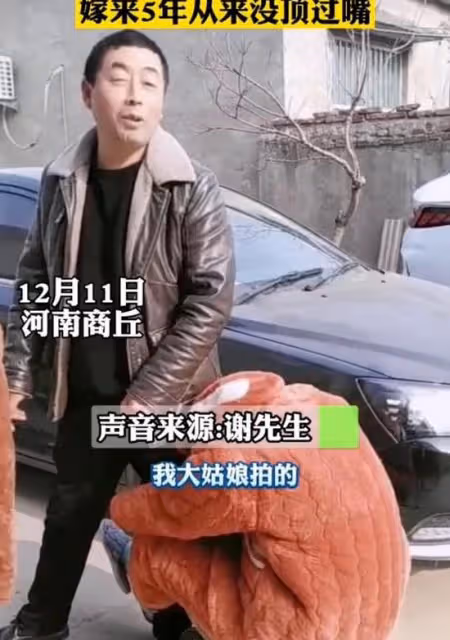 兒媳婦抱著公公的小腿撒嬌要錢買電動車，公公：我把她當閨女養