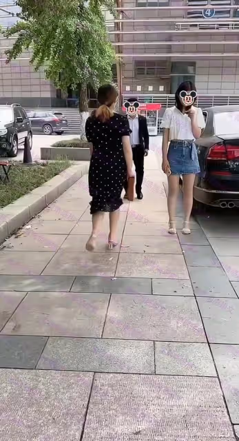一男子過生日，女友拿磚頭當禮物送給他：希望我們的愛情堅如磐石
