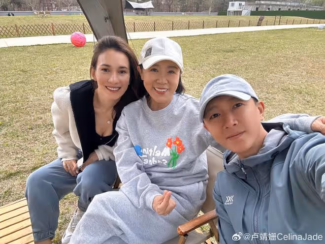 盧靖姍為婆婆慶生，贊韓庚媽媽是世界上最好的奶奶，婆媳倆超親昵
