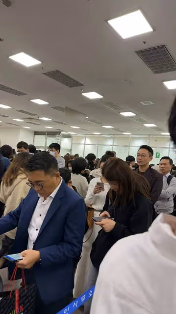 汪小菲發文秀恩愛！首爾和妻子深情相擁，馬筱梅一身行頭近百萬！
