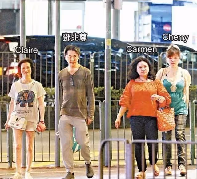 57歲香港富豪帶新女友亮相，維持「3女共侍1夫」生活超10年