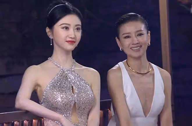 又瘦又黑的董潔算不算頂級美人，看她和高圓圓周迅的合照就知道了