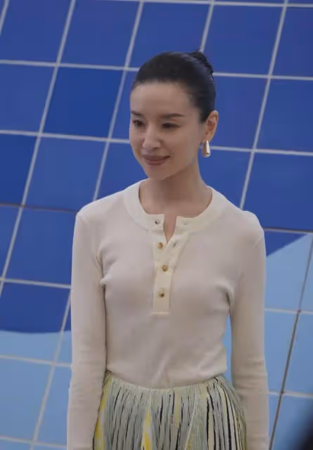 又瘦又黑的董潔算不算頂級美人，看她和高圓圓周迅的合照就知道了