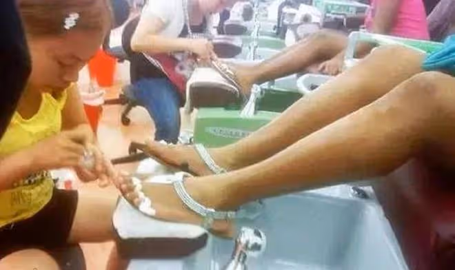 鳳姐淪為打工妹，芙蓉姐姐身價過億，現在他們的差距實在太大了