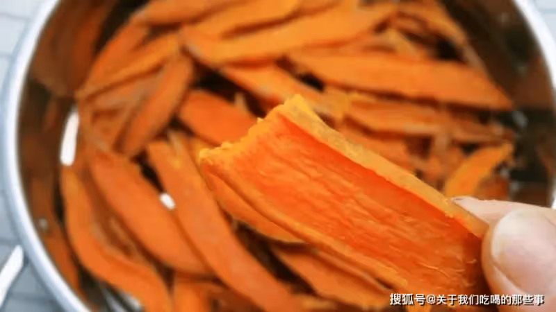 曬紅薯干，切記別直接曬，母親教我3招，金黃不發黑，甜糯有嚼勁