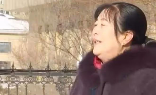 大爺退休金6000塊,想找個漂亮老伴,大媽:我不介意你和別人親嘴