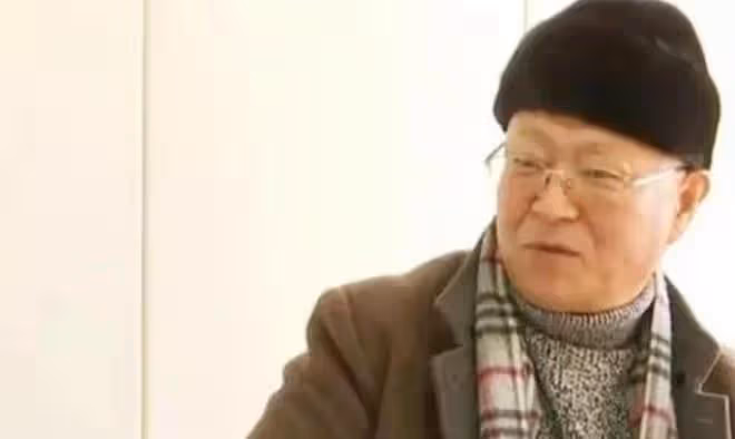 大爺退休金6000塊,想找個漂亮老伴,大媽:我不介意你和別人親嘴