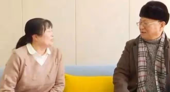 大爺退休金6000塊,想找個漂亮老伴,大媽:我不介意你和別人親嘴