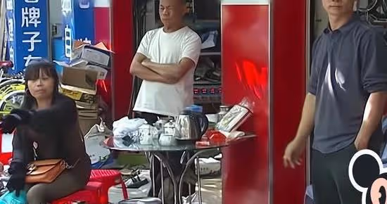 回顧六旬後媽愛打扮,丈夫與繼子嫌棄她要離婚,後媽:給我一百萬