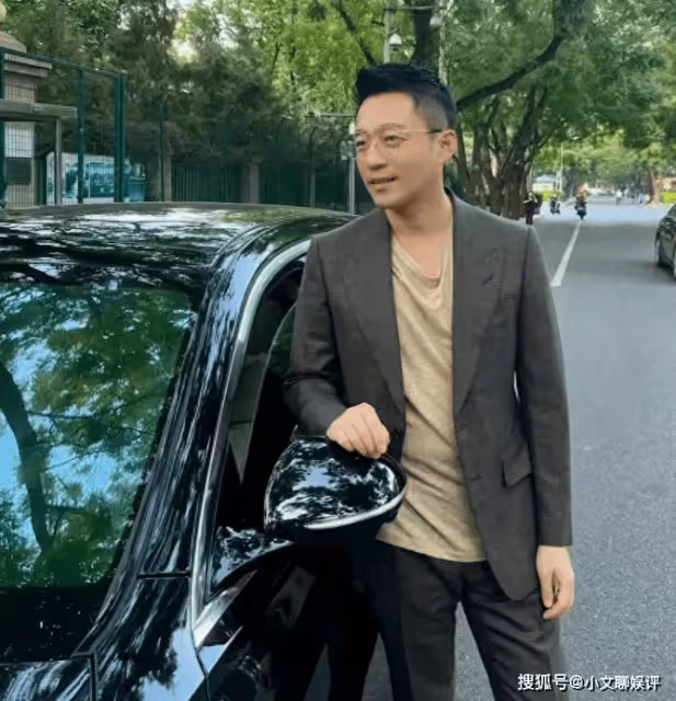汪小菲與未婚妻出遊，Mandy拿愛馬仕，戴70w鴿子蛋，氣場碾壓大S
