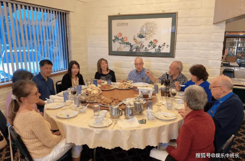 61歲張克莎為86歲美國老公慶生!滿桌中國菜太溫馨,父親是少將