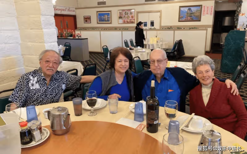 61歲張克莎為86歲美國老公慶生!滿桌中國菜太溫馨,父親是少將