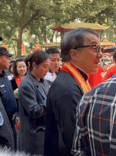 成龍發文慶祝70大壽!親自回應突變衰老:是一件幸運的事