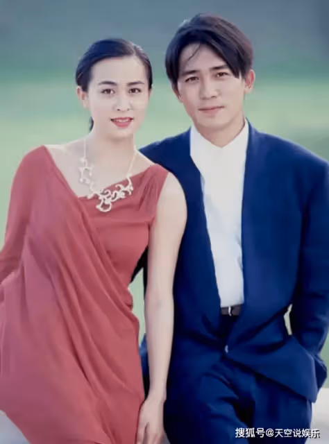 劉嘉玲曬日本賞櫻花照,素顏出鏡也很美,皮膚好緊緻,58似40歲