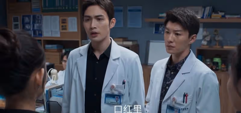 《手術直播間》:頂著面癱臉卻要演「醫生」,誰的審美出了問題?