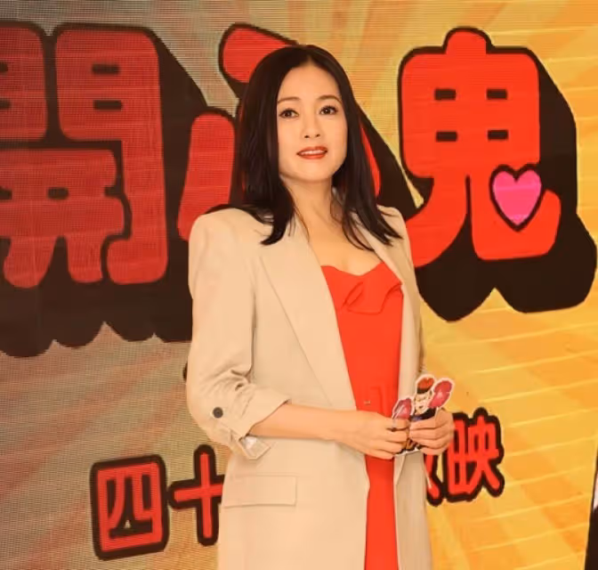 香港女星瘦到雙頰凹陷,網友直呼認不出,與同性名媛戀愛七年