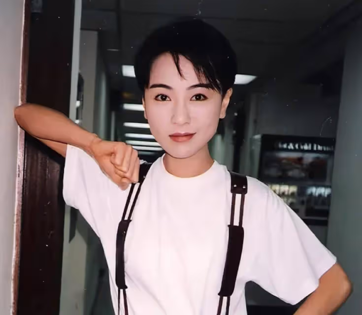 香港女星瘦到雙頰凹陷,網友直呼認不出,與同性名媛戀愛七年