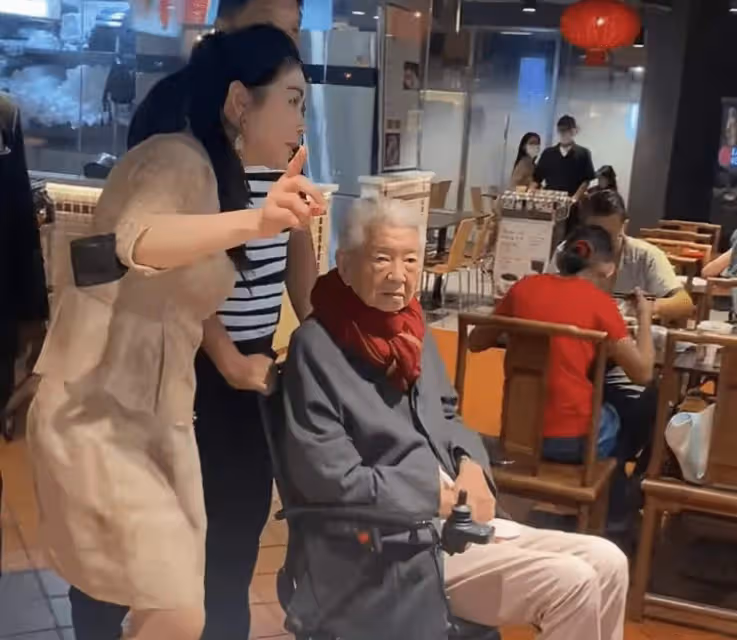 蔡瀾曝妻子意外摔倒後離世,花高價住五星級酒店,準備賣掉舊宅