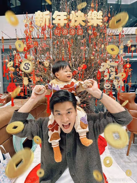 優秀!TVB小生黎諾懿兒子鋼琴比賽奪冠,會多國語言兼具豪門氣質